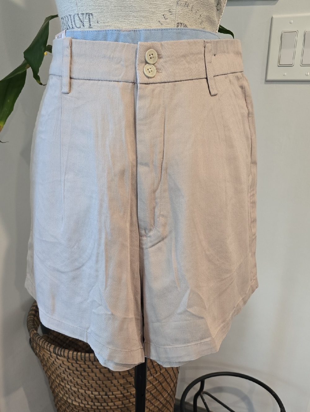 Jachs Tan High-Rise Women’s Shorts